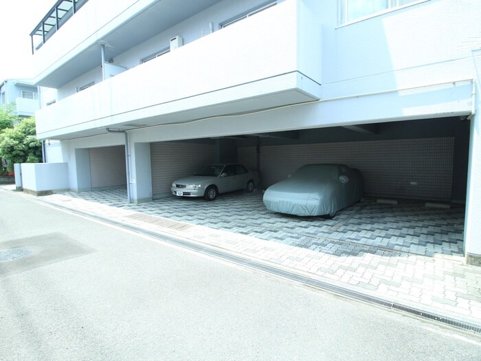 物件外観写真5　(駐車場)