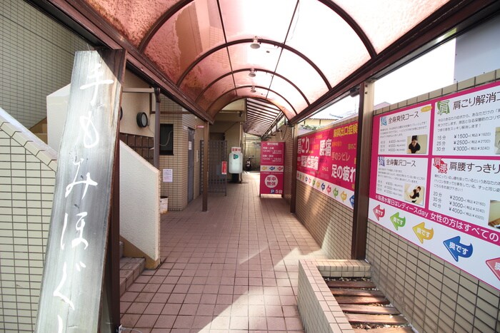 物件外観写真3　(エントランス部分)