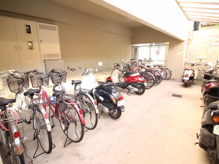 物件外観写真6　(駐輪場)