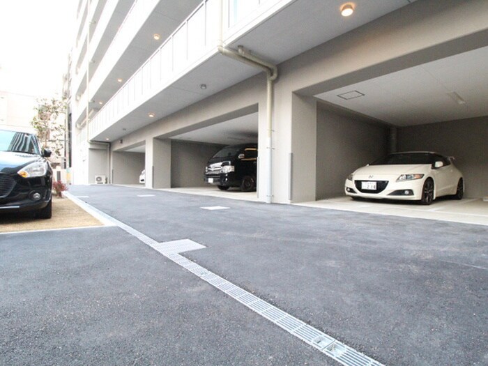 物件外観写真4　(駐車場)