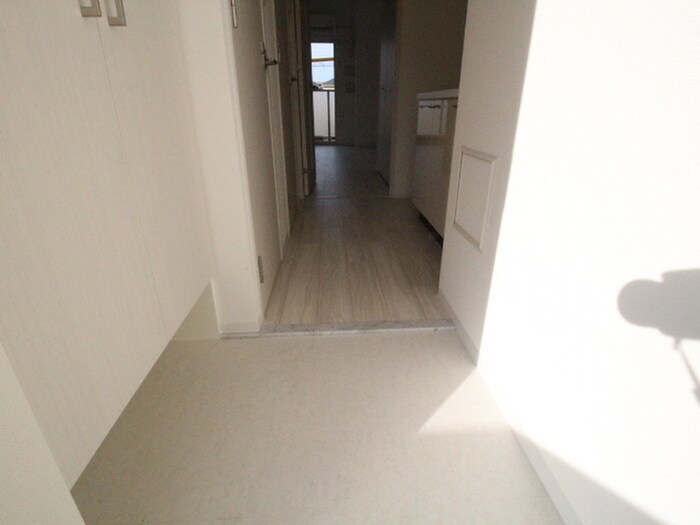 物件内観写真16　(玄関)