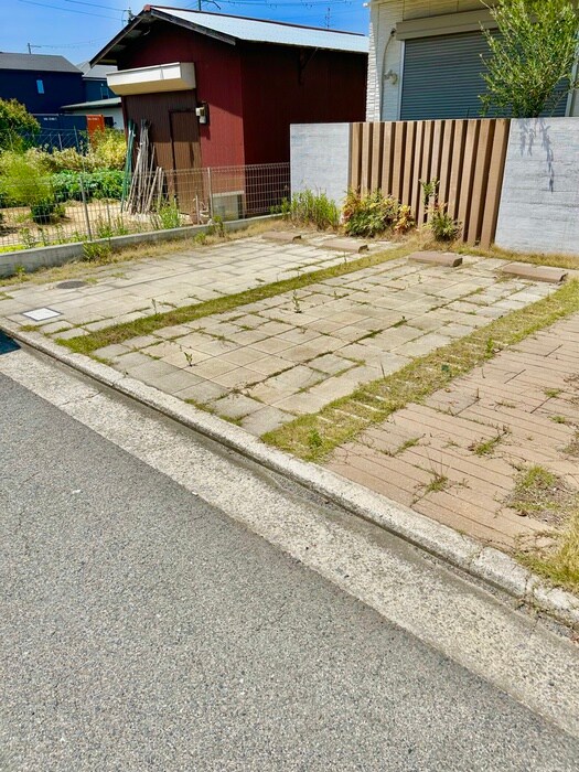 物件外観写真3　(駐車場)