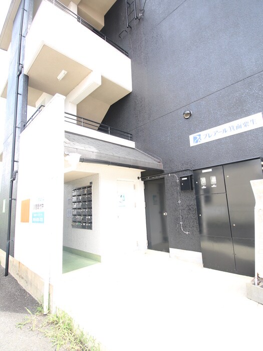 物件外観写真3　(エントランス部分)