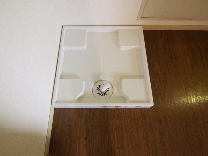 物件内観写真14　(洗濯機置場)