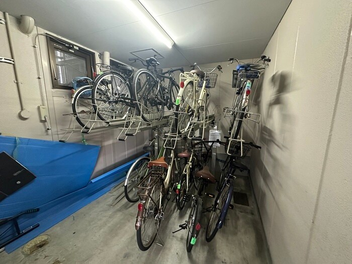 物件外観写真3　(駐輪場)