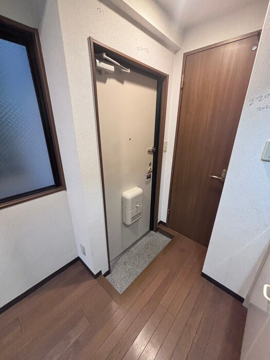 物件内観写真14　(玄関)