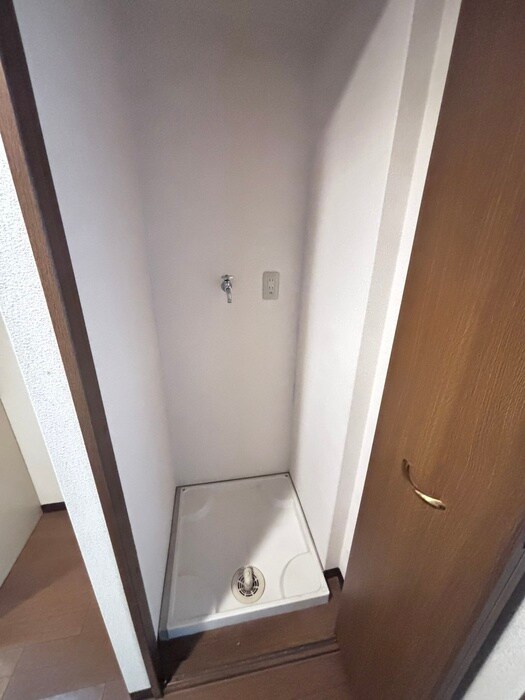 物件内観写真18　(洗濯機置場)