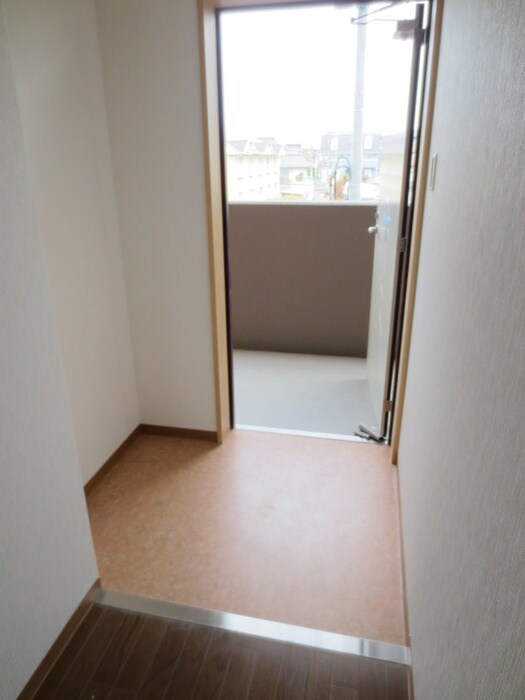 物件内観写真15　(玄関)