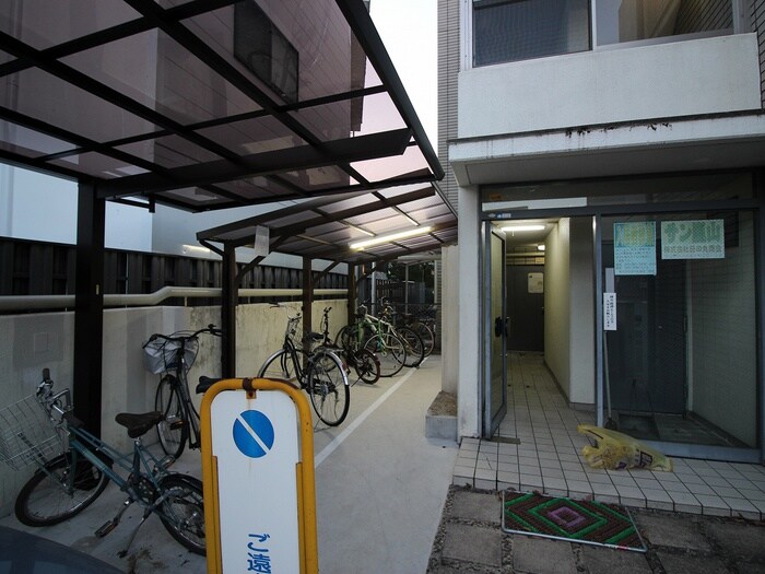 物件外観写真3　(エントランス部分)