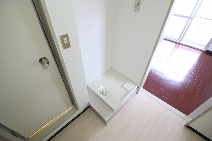 物件内観写真15　(洗濯機置場)