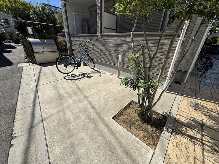 物件外観写真4　(駐輪場)