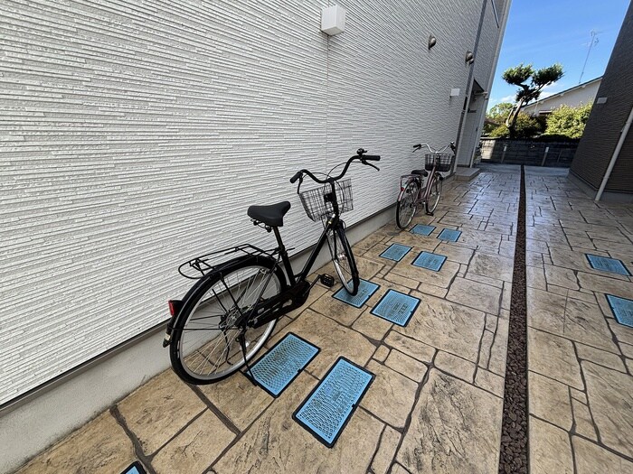 物件外観写真6　(駐輪場)
