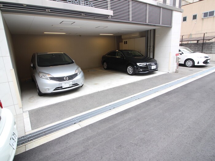 物件外観写真5　(駐車場)