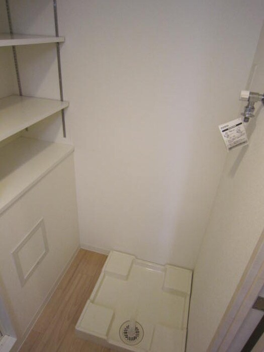 物件内観写真16　(洗濯機置場)