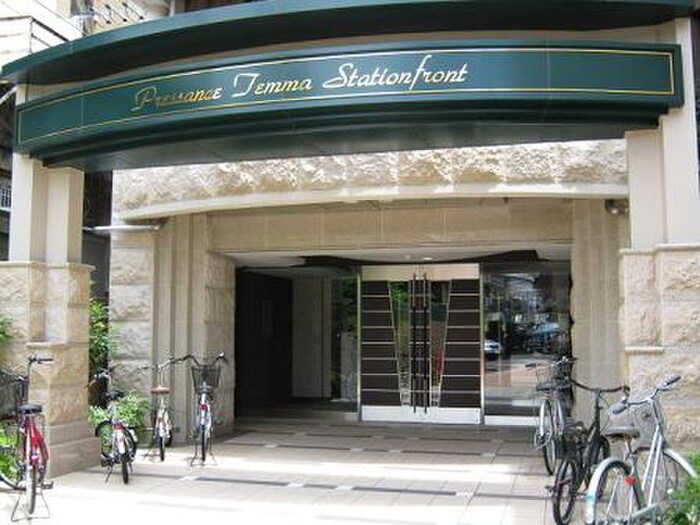 物件外観写真2　(エントランス部分)