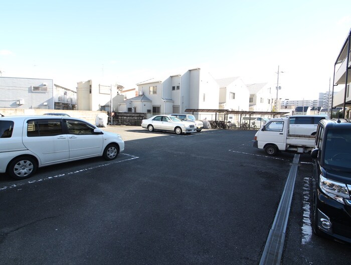 物件外観写真4　(駐車場)