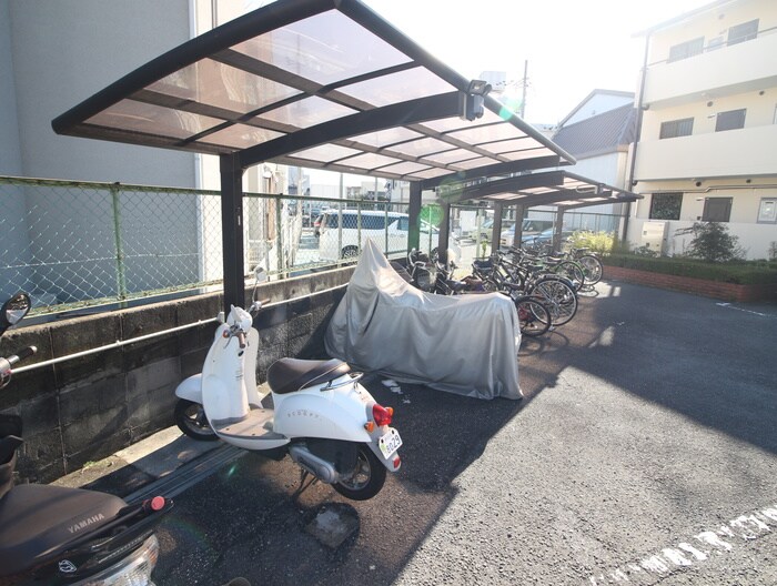 物件外観写真5　(駐輪場)