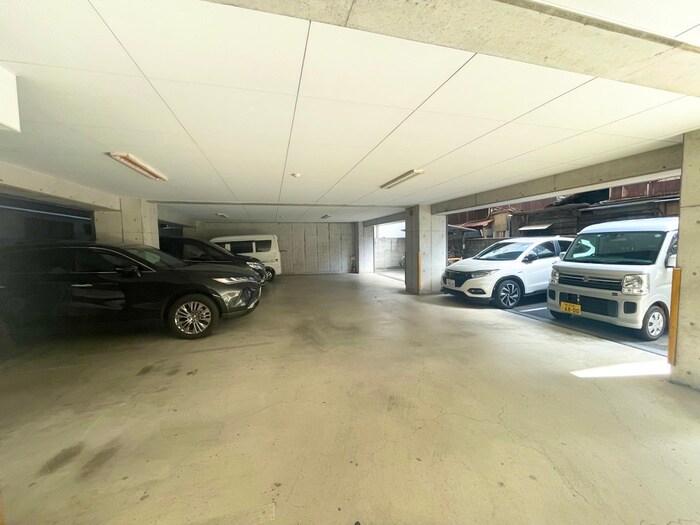 物件外観写真4　(駐車場)