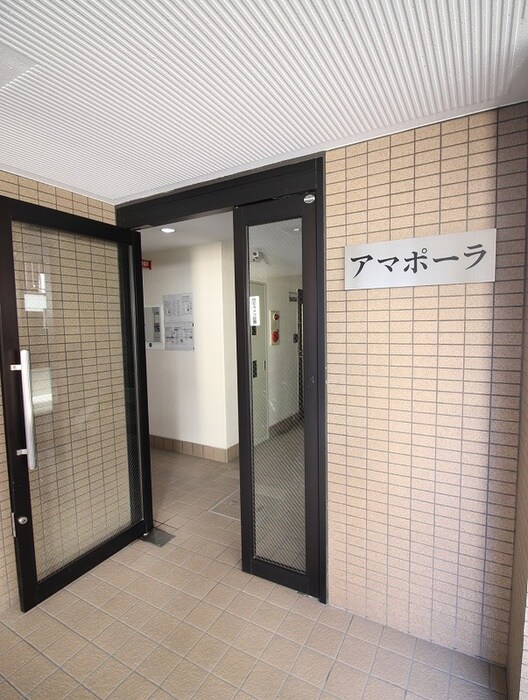 物件外観写真5　(エントランス部分)