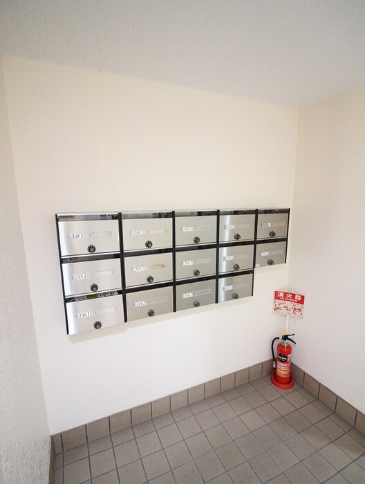 物件外観写真6　(エントランス部分)