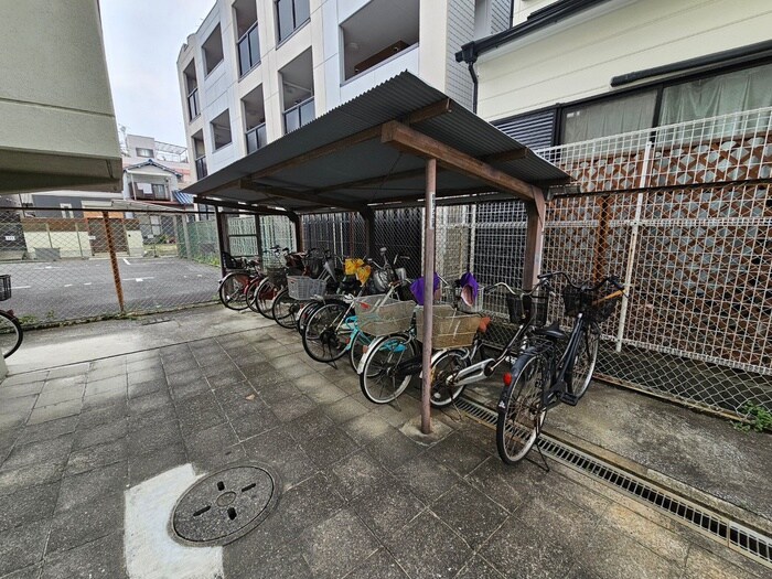 物件外観写真3　(駐輪場)