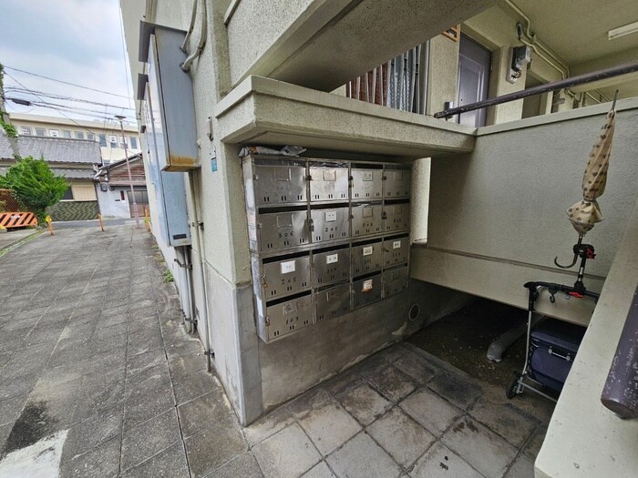 物件外観写真4　(エントランス部分)