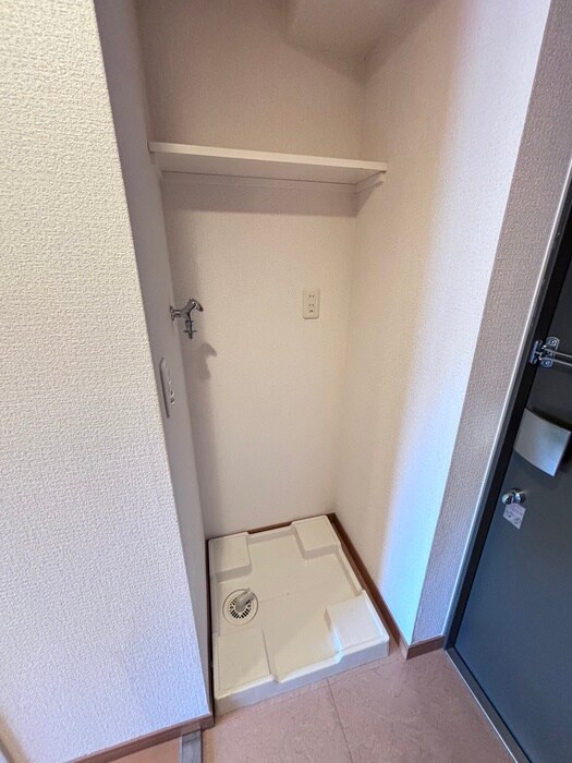 物件内観写真18　(洗濯機置場)