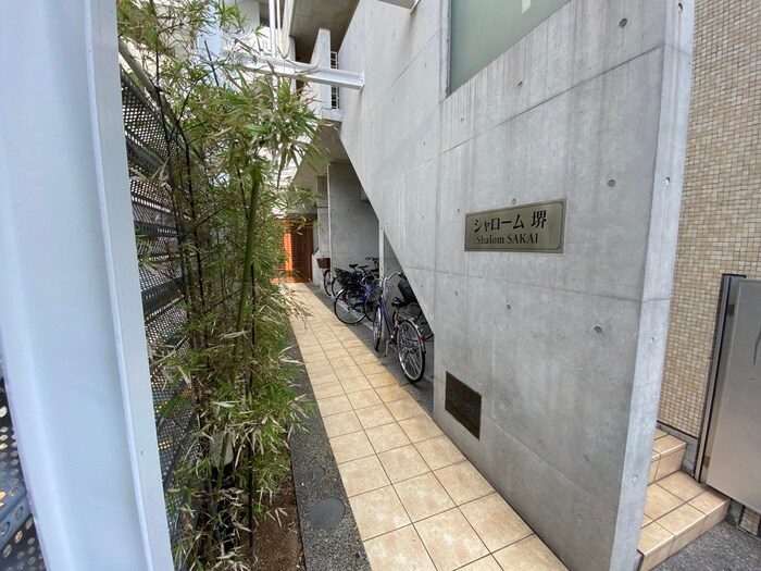 物件外観写真5　(エントランス部分)