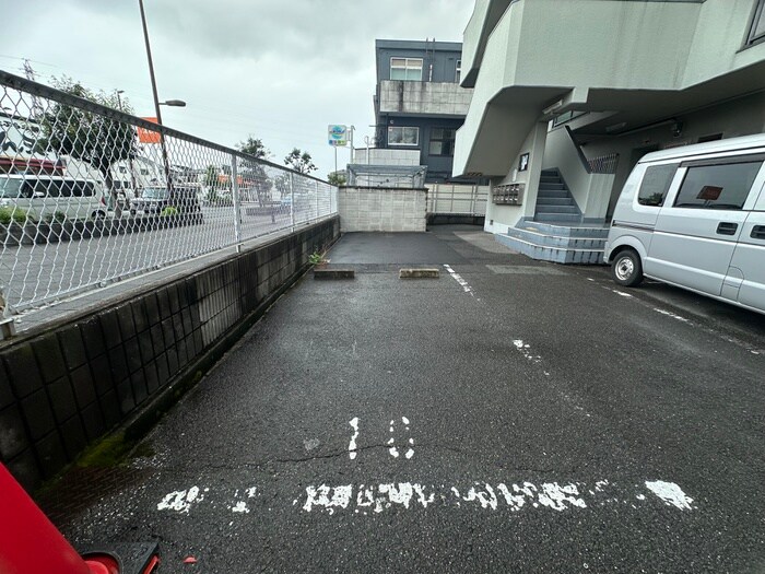 物件外観写真4　(駐車場)
