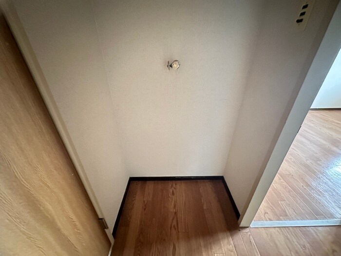 物件内観写真10　(洗濯機置場)