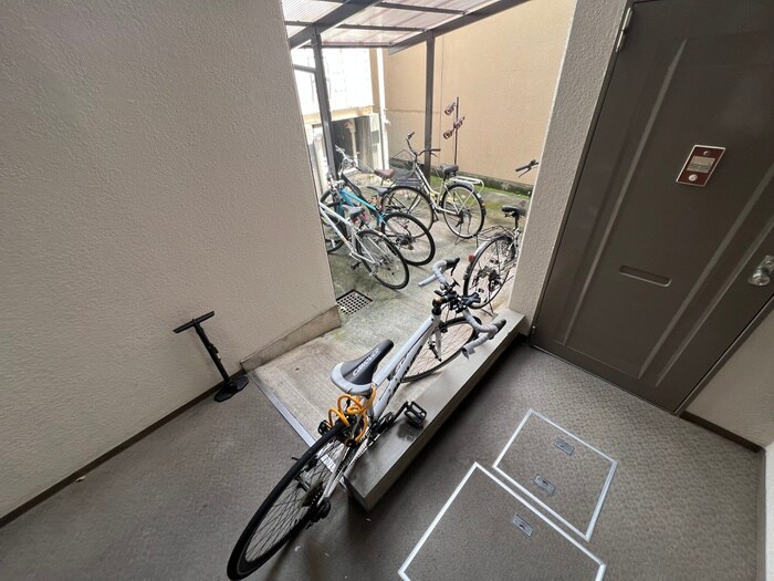 物件外観写真4　(駐輪場)