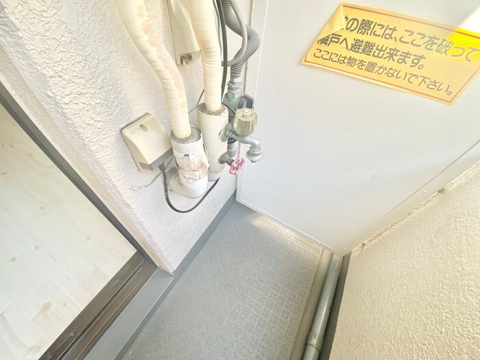 物件内観写真16　(洗濯機置場)