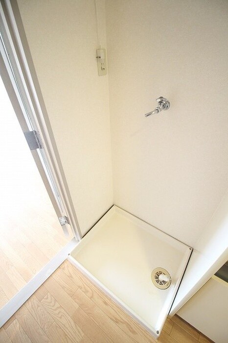 物件内観写真12　(洗濯機置場)