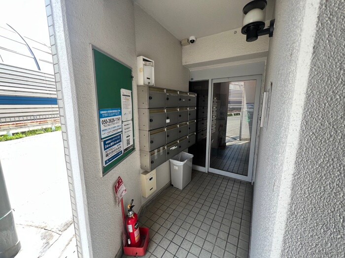 物件外観写真3　(エントランス部分)