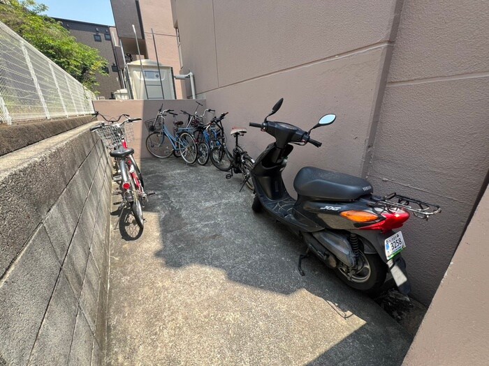 物件外観写真5　(駐輪場)