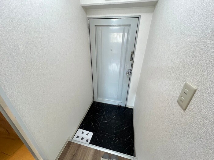 物件内観写真11　(玄関)