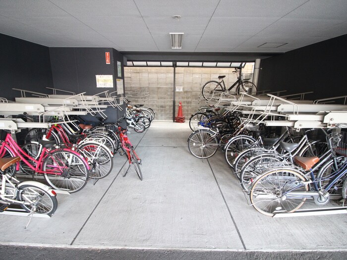 物件外観写真3　(駐輪場)