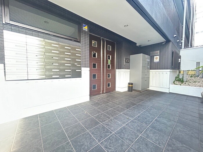 物件外観写真4　(エントランス部分)