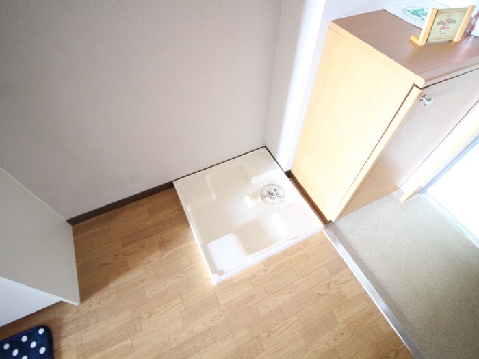 物件内観写真10　(洗濯機置場)