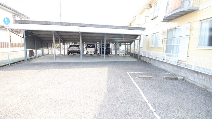 物件外観写真4　(駐車場)