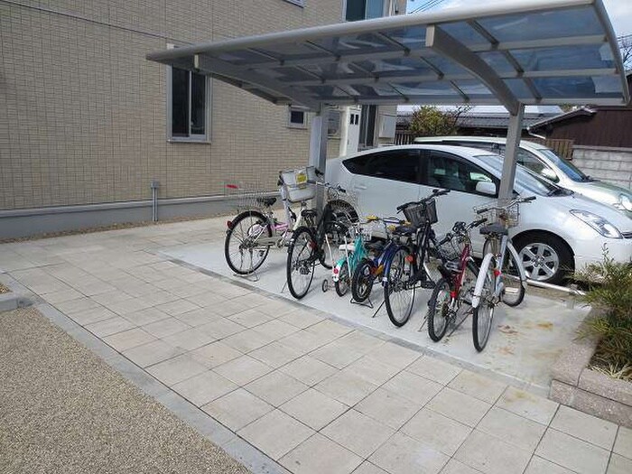 物件外観写真3　(駐輪場)