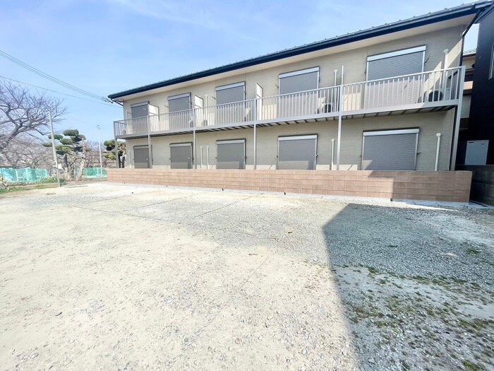 物件外観写真3　(駐車場)