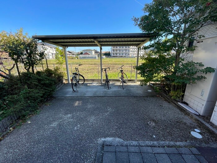 物件外観写真5　(駐輪場)