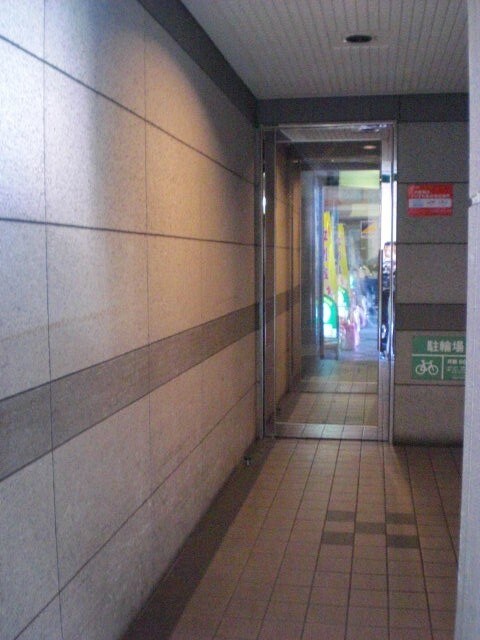 物件外観写真1　(エントランス部分)