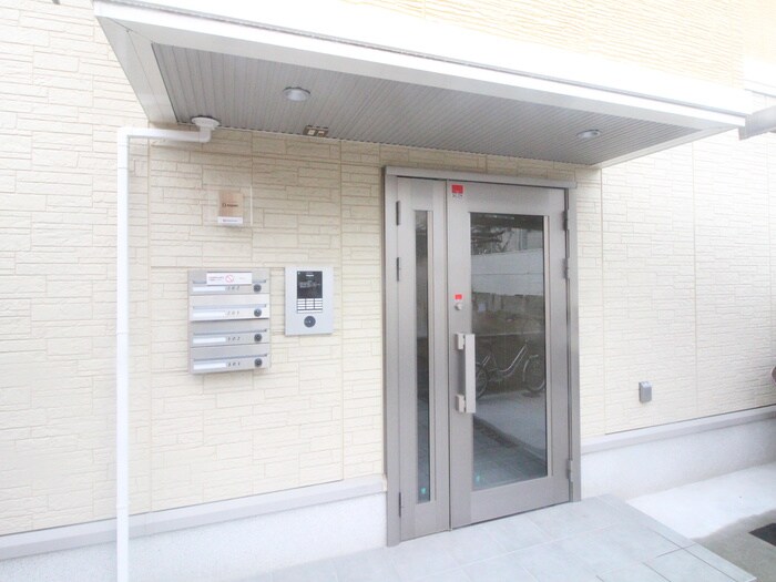 物件外観写真6　(エントランス部分)