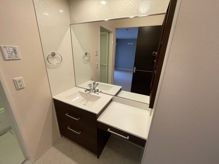 物件内観写真12　(洗面)