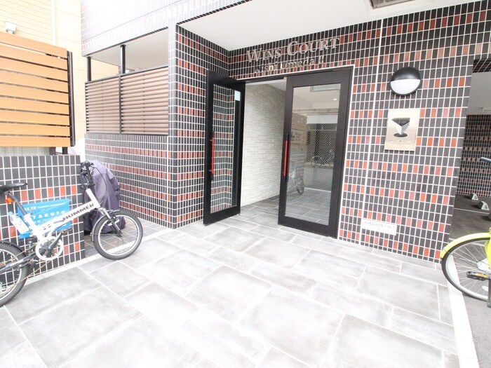 物件外観写真2　(エントランス部分)