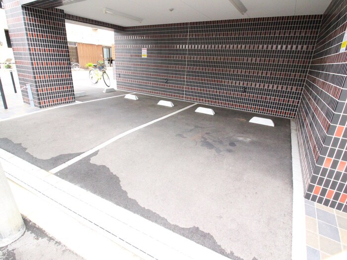 物件外観写真6　(駐車場)