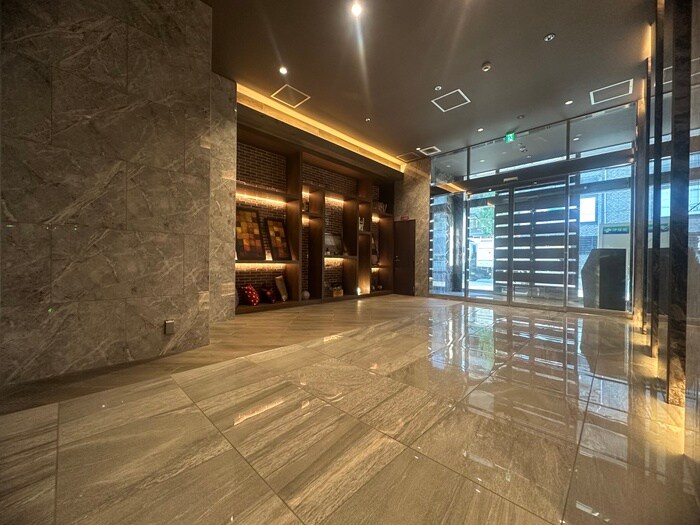 物件外観写真3　(エントランス部分)