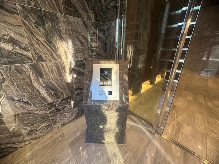 物件外観写真4　(エントランス部分)